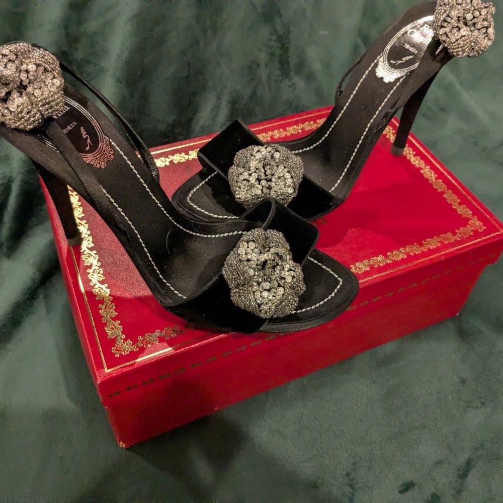 Elegant Black Heels with Crystal Embellishments